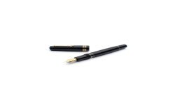 Leonardo Momento Magico fountain pen, glossy black, gold-coloured finish, F nib